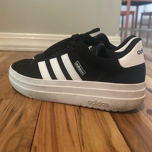 New - only worn 2x! Women's VL Court Bold Platform Sneaker / Gazelle